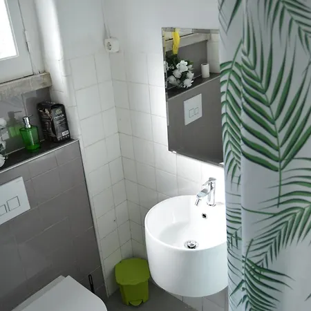 Young בית אירוח *