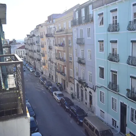 בית אירוח Young *